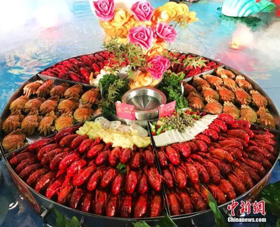 小龍蝦橫行德國柏林 政府鼓勵吃貨們大快朵頤！